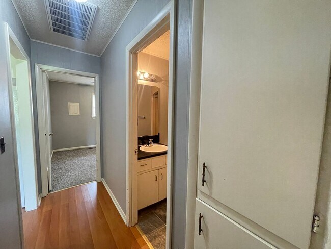 Building Photo - 5364 S Hutchinson Ave