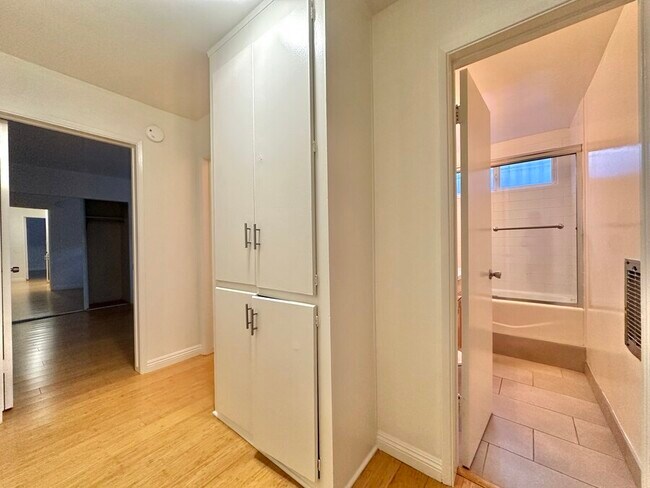 Building Photo - 23 Thornton Ave