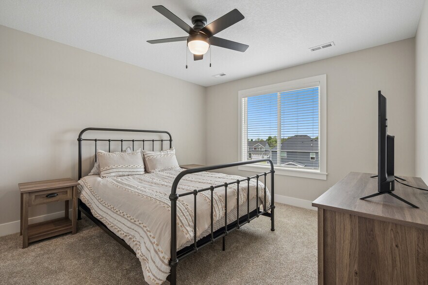Building Photo - 2105 Timberview Dr