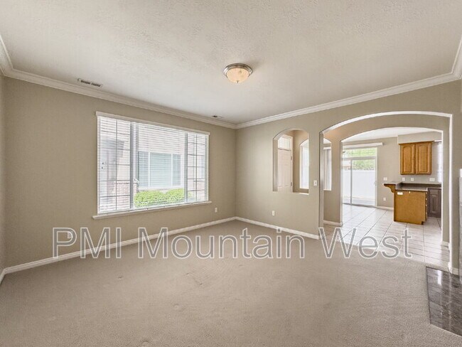 Building Photo - 948 Chelsea Ln