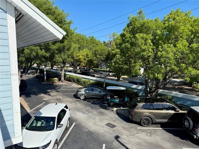 Primary Photo - 798 Crandon Blvd