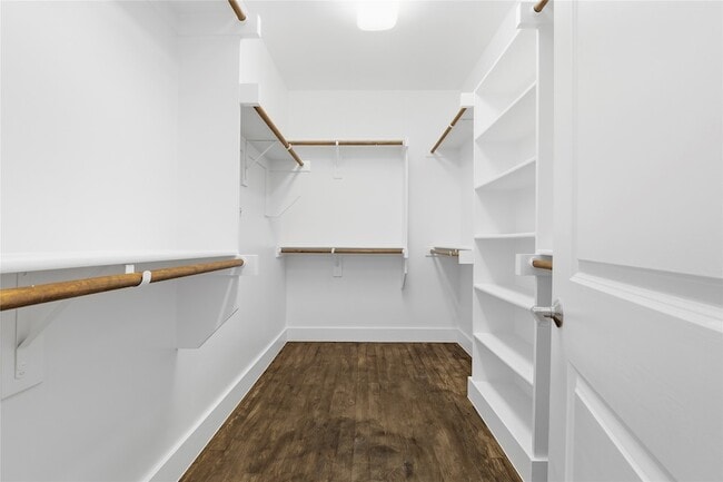 Building Photo - 3008 Zenia Dr