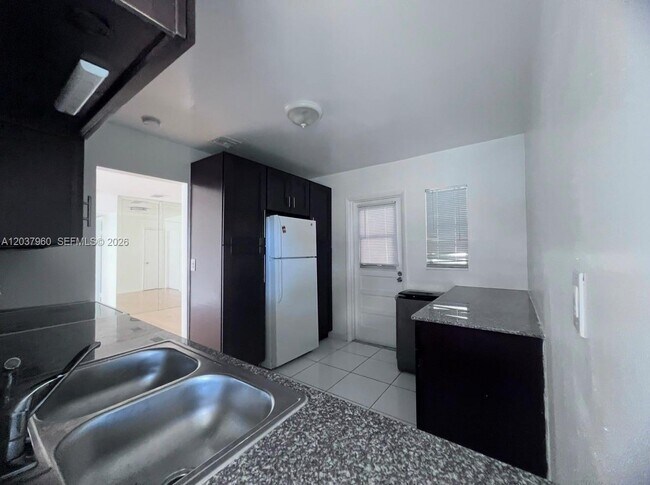 Building Photo - 2430 SW 81st Ave