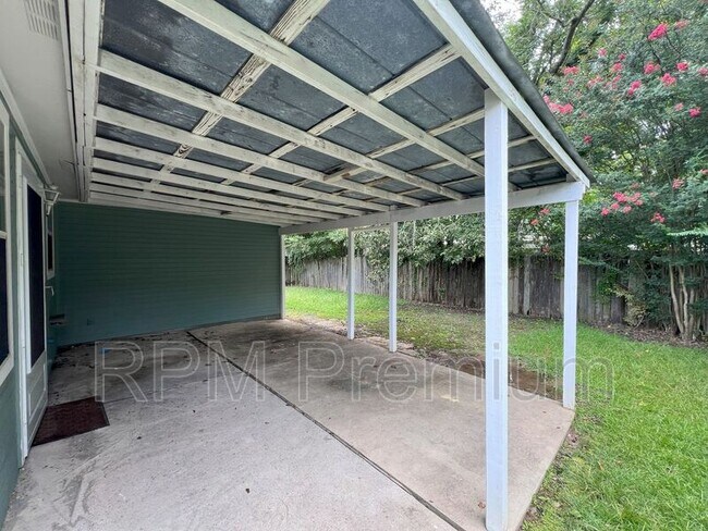 Building Photo - 522 Fawn Lake Dr