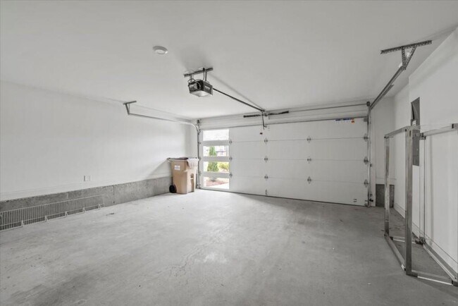 Building Photo - 247 Clear Lk Pkwy
