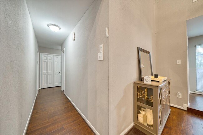 Building Photo - 7903 Portal Dr