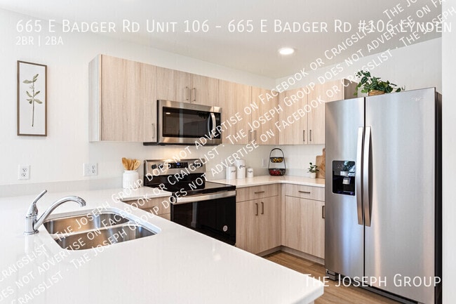 Building Photo - 665 E Badger Rd
