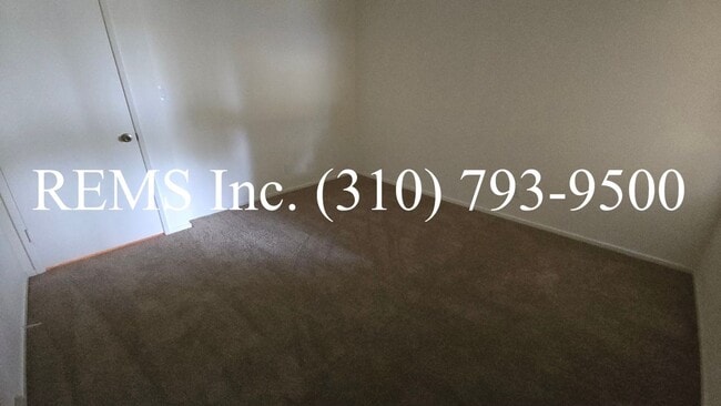 Building Photo - Large 4 Bedroom Single-Family Home with Pool & 2-Car Garage