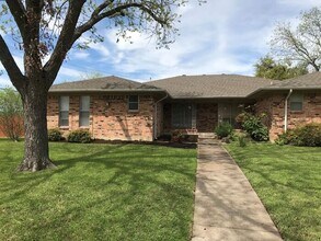 Building Photo - Richardson 2 Bedroom 2 Bathroom and 1 Car ...
