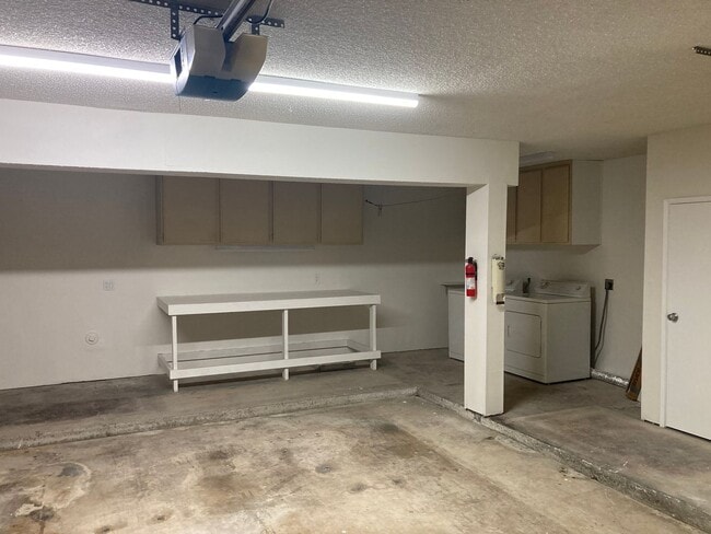 Building Photo - Spacious Tierresanta Condo with Garage!