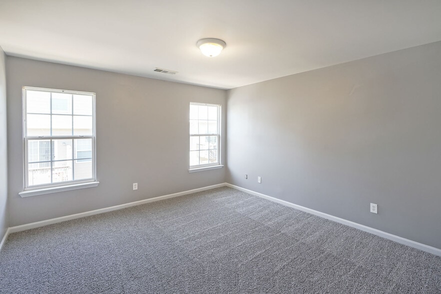Building Photo - 2217 Landing Walk Dr