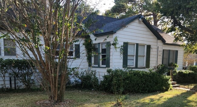 Building Photo - 1400 Dyer Ave