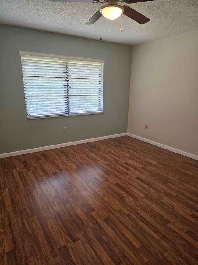 Building Photo - Gorgeous and Huge 2/2/2 in Sugarmill Woods!!!