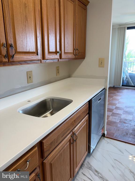 Building Photo - 3450 Toledo Terrace
