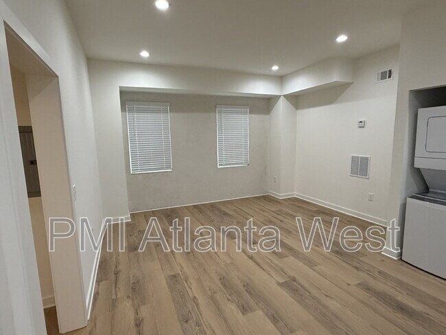 Building Photo - 750 Cascade Pl SW