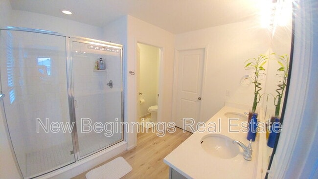 Building Photo - 16487 Mountain Flax Dr