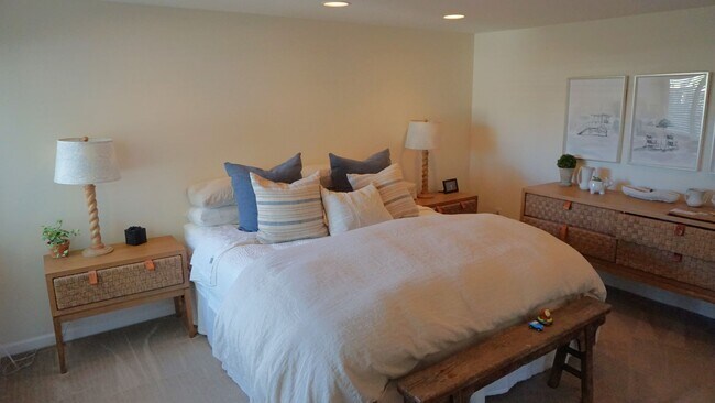 Building Photo - THE BEACH IS YOUR BACKYARD! Light & Bright...