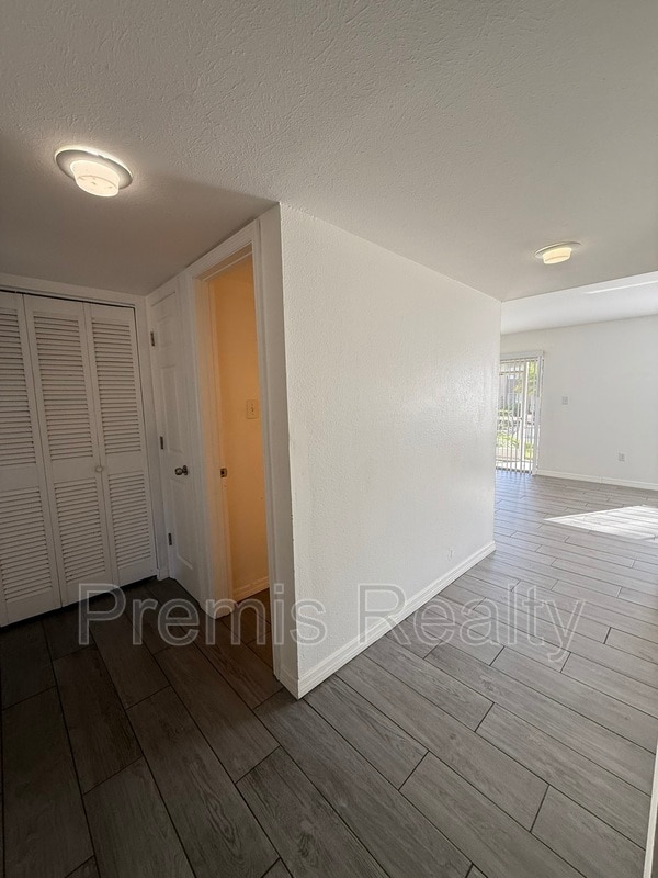 Building Photo - 1575 Greenlea Dr