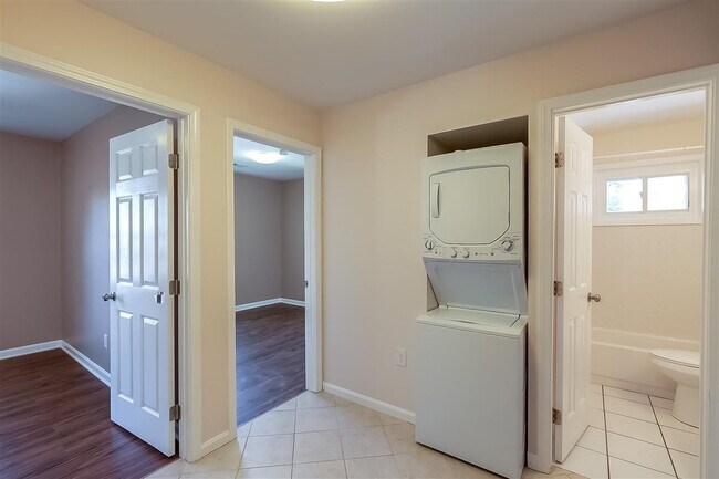 Building Photo - 1439 Townley Dr