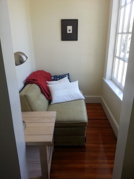 Building Photo - 163 Nicoll St