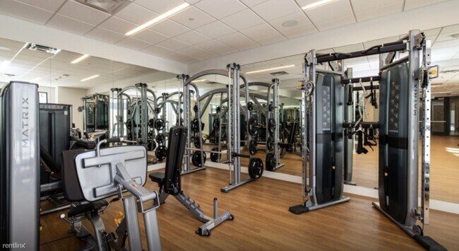 Building Photo - Studio, 1 bath Condo - 299 Bryan Rd BRAND ...