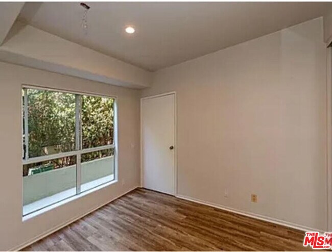 Building Photo - 1242 9th Ct