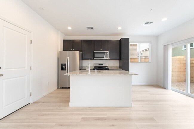 Building Photo - Goregous Brand New 4 Bedroom For Lease!