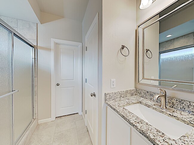 Building Photo - A Very Nice 4 Bedroom 2 Bath Home with 3 C...