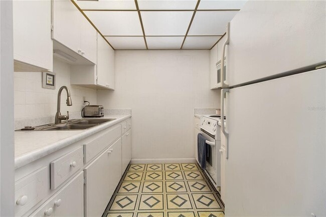 Building Photo - 1235 S Highland Ave