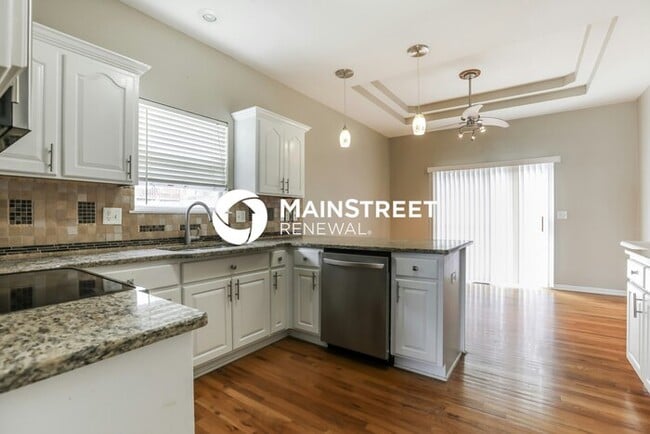 Building Photo - 5 Bedroom Pet-Friendly Home in Independence, MO with Main Street Renewal