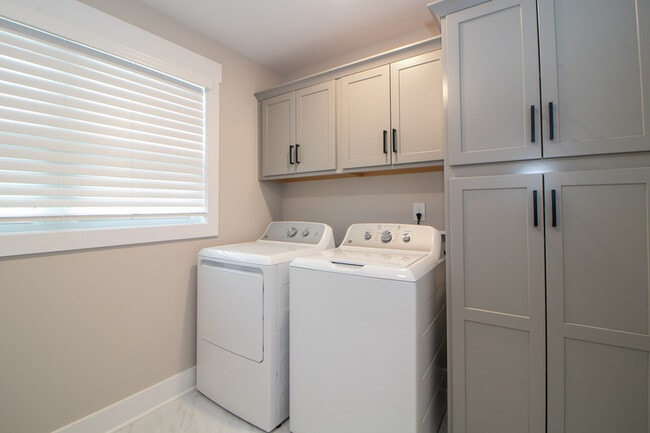 Building Photo - 166 Sango Dr