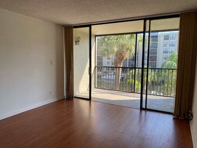 Building Photo - 11 Royal Palm Way