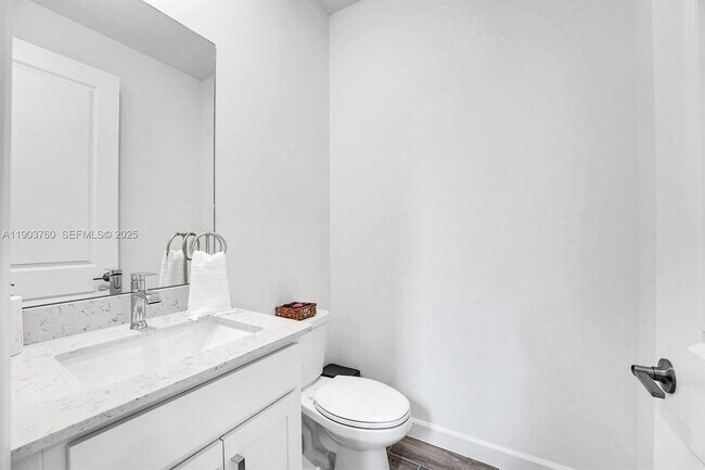 Building Photo - 601 Hookline Cir