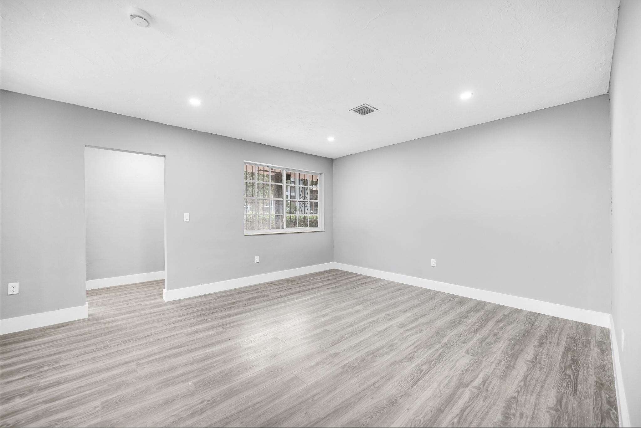 Building Photo - 643 NE 149th St