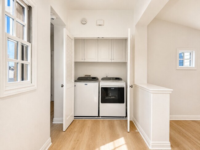 Building Photo - Bungalow