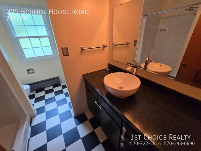 Building Photo - 325 Schoolhouse Rd