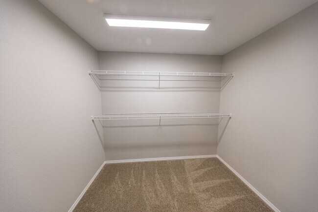 Building Photo - 5 bedroom home in Orchards - RV Parking