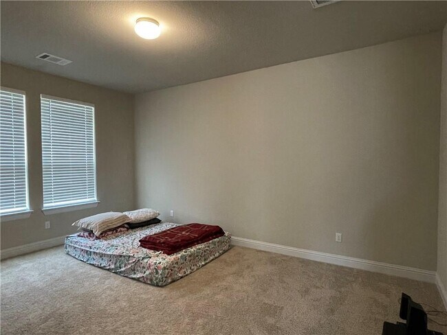 Building Photo - 148 Riverhill Dr