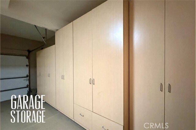 Building Photo - 2566 Pearblossom St