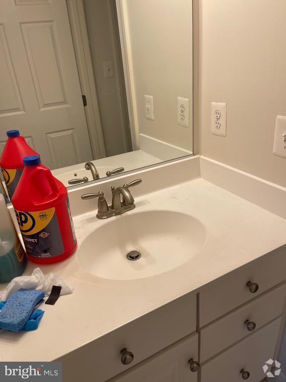 Building Photo - 1513 Regent Manor Ct
