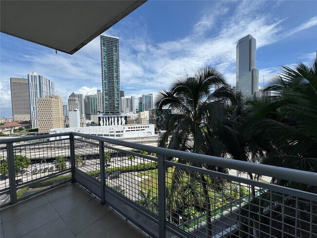 Building Photo - 350 S Miami Ave