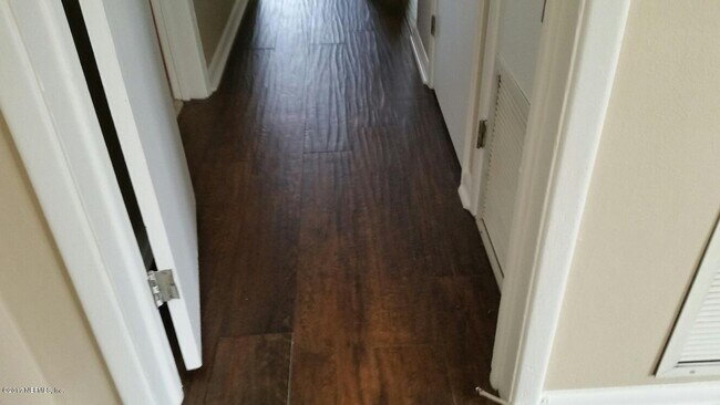 Building Photo - 522 Pine St