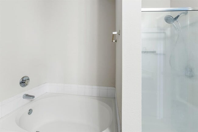 Building Photo - 101 Geronimo Cove