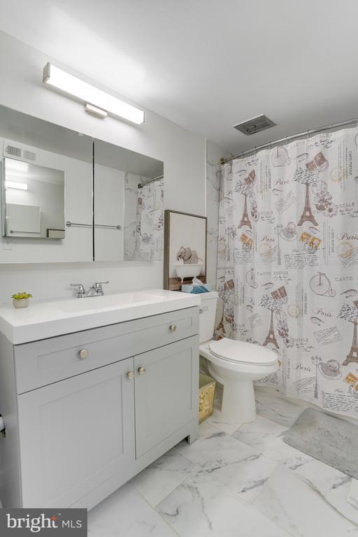 Building Photo - 5902 Surrey Hill Pl