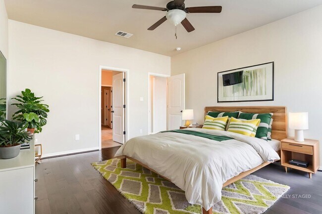 Building Photo - Bright, Spacious Living in an Inviting Home with Modern Finishes and Great Location