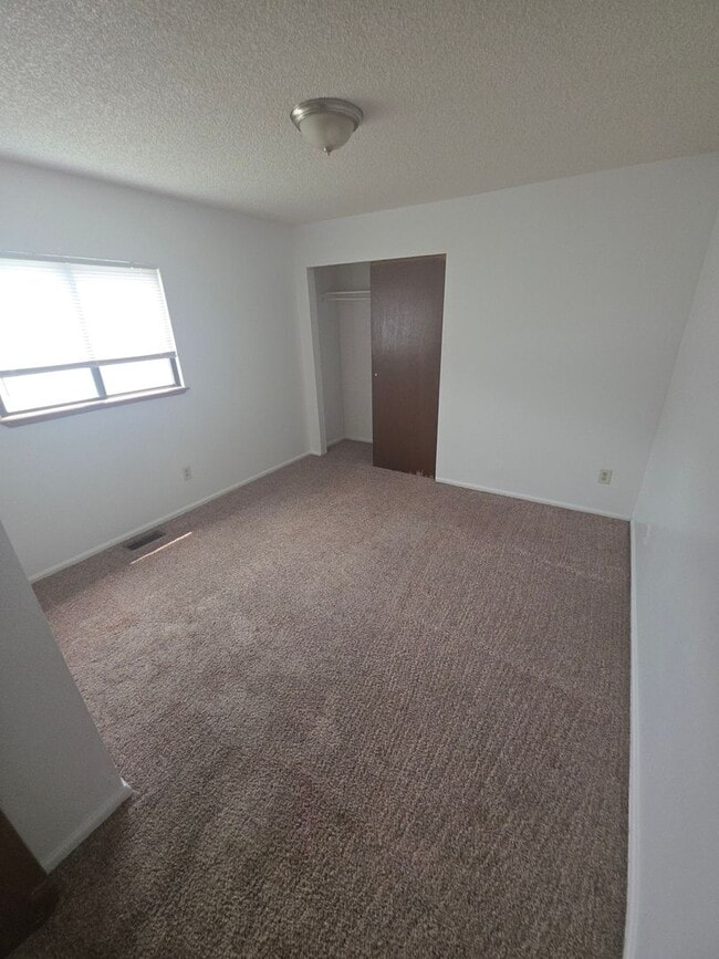 Building Photo - 3 Bedroom Apartment in FRUITA!!!