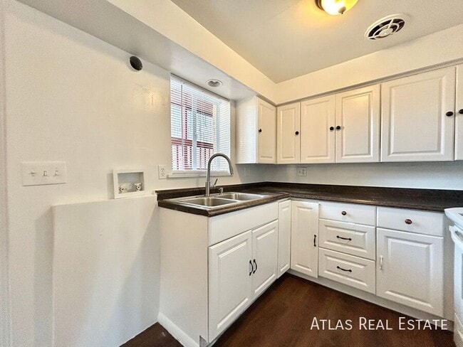 Building Photo - 878 Linley Ct