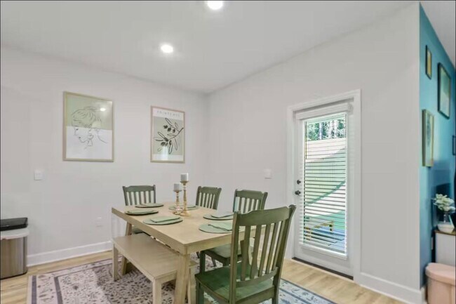 Building Photo - 2047 Hansel Hl Dr