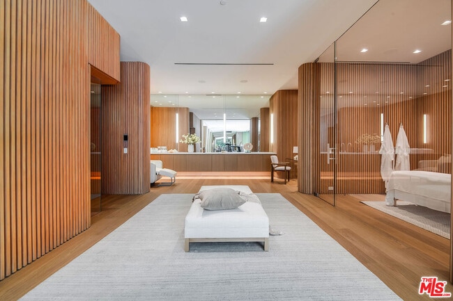 Building Photo - 9016 Thrasher Ave