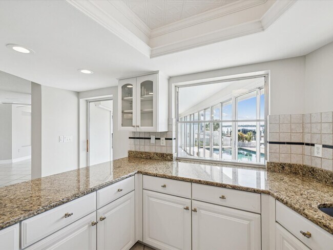 Building Photo - 441 Palm Island NE